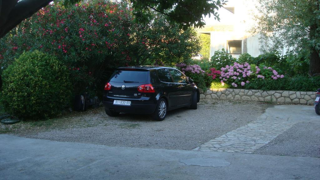Apartments Valentino Supetarska Draga Exterior photo